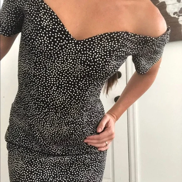 All that jazz 90s off the shoulder formal dress - Picture 2 of 6